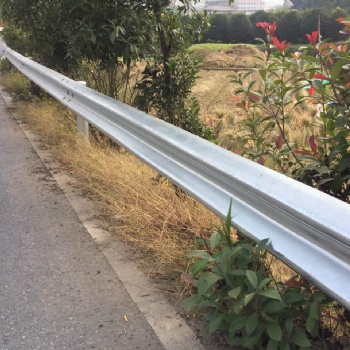 廣西波形護欄廠家公路護欄防撞護欄護欄板波形梁護欄