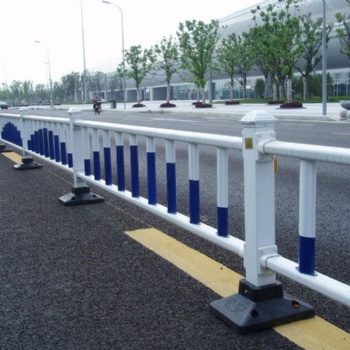 洛陽市政護欄交通護欄道路中央隔離護欄城市交通設(shè)施配件市政護欄底座