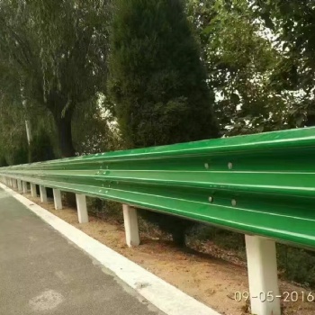 高質量格全國專業配送波形護欄廠家