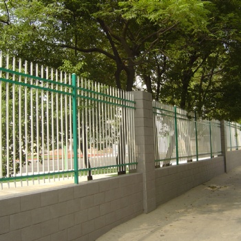 源頭工廠定做鋅鋼圍欄 批發(fā)高檔小區(qū)鋅鋼護欄 現(xiàn)貨院墻鋅鋼欄桿
