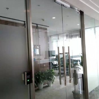 江北區(qū)渝中區(qū)室內(nèi)玻璃門地彈門電磁鎖指紋機門禁安裝