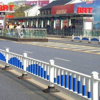 靚晰的蘭州廣告板鋅鋼市政交通安全道路隔離護(hù)欄