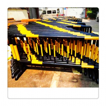 蘭州鐵馬圍欄市政道路防護(hù)欄工程移動(dòng)臨時(shí)隔離欄廠(chǎng)家