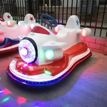 新款廣場戰(zhàn)斗飛機(jī)碰碰車小飛機(jī)兒童雙人電瓶車電動(dòng)游樂車電機(jī)配件