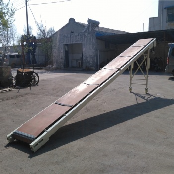 現(xiàn)貨供應(yīng)小型皮帶輸送機、家用型上料機、定制各種規(guī)格的輸送設(shè)