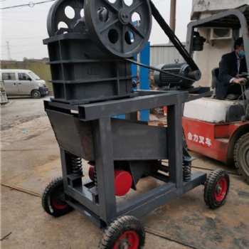 砂石破碎設(shè)備性能好 小型移動(dòng)顎式破碎機(jī)生產(chǎn)量大