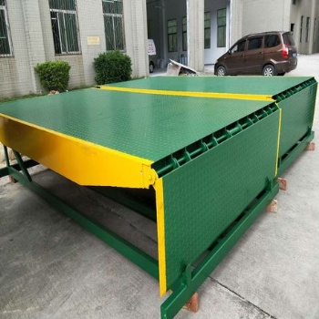 廠家專業(yè)定制固定式集裝箱登車橋，月臺式登車橋