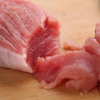 巴西冷凍前后腿肉進(jìn)口海運一個柜的成本