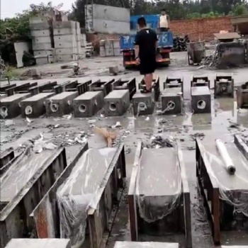 北京太陽能路燈預(yù)制基礎(chǔ)、燈桿監(jiān)控桿安裝水泥墩生產(chǎn)廠