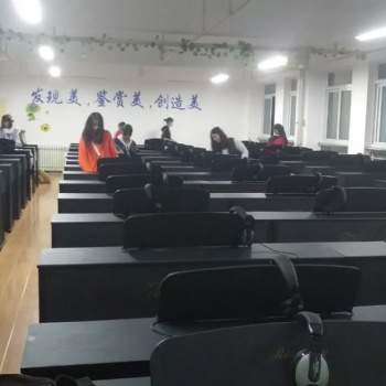 金瑞冠達數(shù)字音樂電鋼琴教室建設(shè)