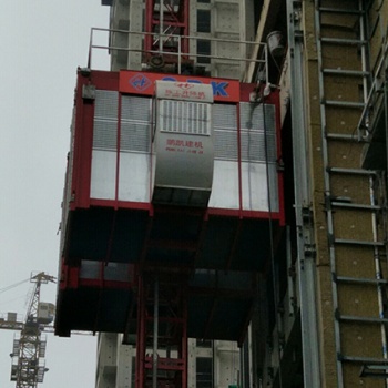 秦皇島鵬凱建筑設(shè)備人貨兩用施工升降機