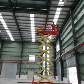 高空作業(yè)車(chē)租賃丨東莞剪刀液壓車(chē)升降作業(yè)平臺(tái)高空作業(yè)車(chē)自走剪叉式升降車(chē)
