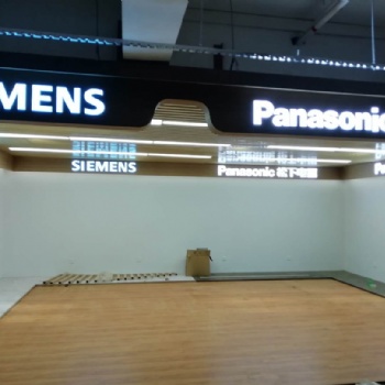 商業(yè)檔鋪鎖扣地板廠家SPC石晶地板材料款式新穎