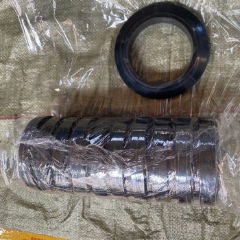 鹽山縣萬信緩沖膠圈現(xiàn)貨，托輥橡膠圈