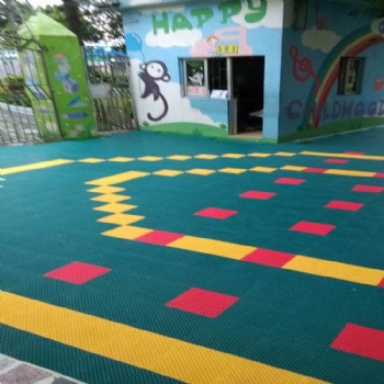 汕尾籃球場運(yùn)動(dòng)地板幼兒園懸浮拼裝地板廠家