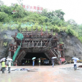 廣西賢道管業(yè)隧道施工彎頭專車配送