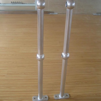 歐洲水廠球形欄桿 煉油廠球節(jié)護(hù)欄 平臺(tái)鋼格柵定制