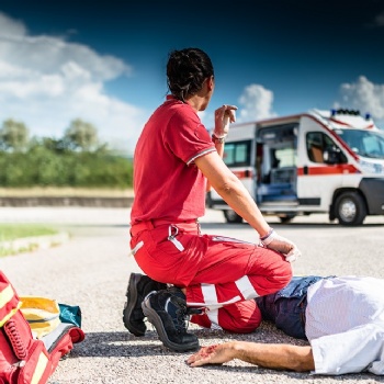 在工地干活突發(fā)心臟病死亡是否屬于工傷