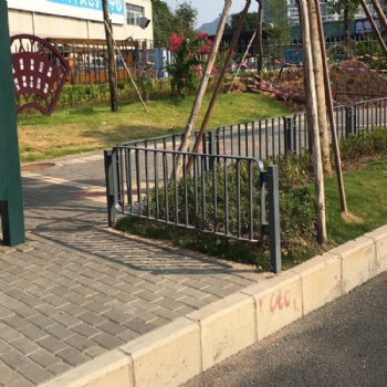清遠(yuǎn)2021新款人行道分隔護(hù)欄 歡迎來圖定制 道路中間護(hù)欄