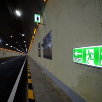 深圳瑞爾利隧道智能疏散指示標志 避災引導燈