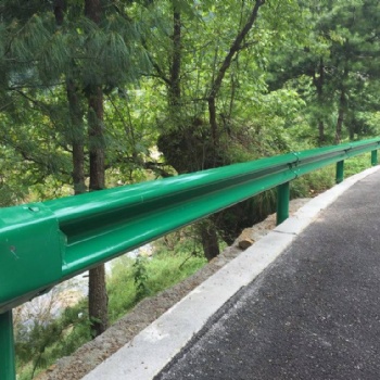 宏利廠家**高速公路波形護(hù)欄 橋梁防撞護(hù)欄 可加工定制鍍鋅噴塑