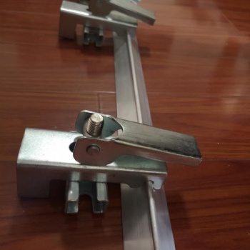 導料槽夾持器 裙板壓緊夾持器 不銹鋼夾持器 鍍鋅材質(zhì) 星辰大海