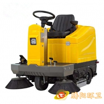 騰陽電動駕駛式掃地車智能化作業(yè)