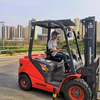 介紹叉車的斜坡起步駕駛操作方法