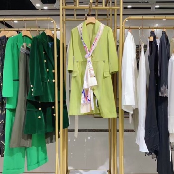 廣州三杰服飾品牌女裝下架走份批發(fā)，羊絨大衣，牛仔褲，工廠女裝貨源