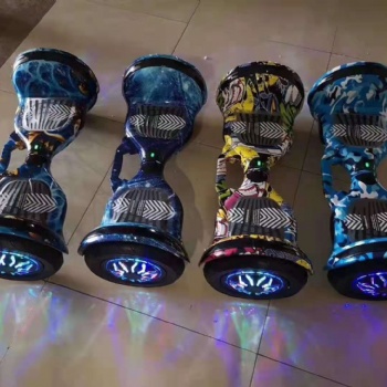 永康衡佰仕科技有限公司生產(chǎn)電動(dòng)平衡車(chē)、電動(dòng)滑板車(chē)廠家出貨