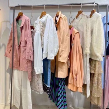 拉夏貝爾品牌女裝尾貨庫(kù)存直供源批發(fā)2021夏裝（100件起批）
