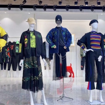時(shí)尚潮流品牌拓谷羽絨服棉衣外套連衣裙毛衣女裝庫(kù)存尾貨源