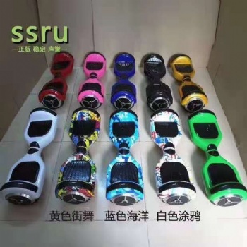 【兒童智能發光輪跑馬燈平衡車廠家**】