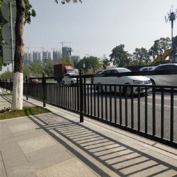 東莞市政道路護(hù)欄 公路交通隔離欄 行人隔離柵 防撞圍欄京式防護(hù)欄