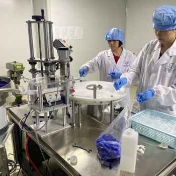面部精華 身體修復(fù)液 防曬 面霜 眼霜 生產(chǎn)代加工 貼牌生產(chǎn)承接OEM和ODM貼