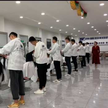 統(tǒng)麗技術(shù)學(xué)校，沈陽(yáng)專業(yè)美發(fā)學(xué)校，學(xué)技術(shù)越早越好