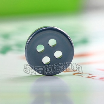黛石現(xiàn)貨 polo衫陶瓷紐扣 新色彩輔料廠家批發(fā) 歡迎咨詢
