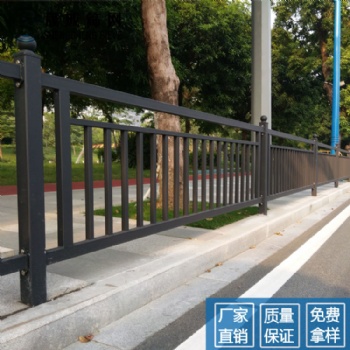 肇慶公路防護(hù)欄價(jià)格 清遠(yuǎn)市區(qū)道路隔離欄桿 市政護(hù)欄廠家批發(fā)