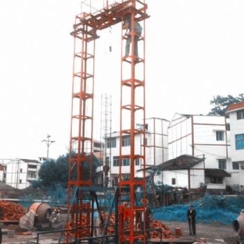 衡水深州市九通牌可備案龍門架生產(chǎn)廠家=建筑施工用的升降機
