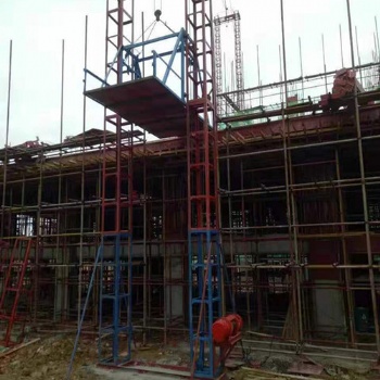 衡水饒陽縣九通牌可備案龍門架生產(chǎn)廠家=建筑施工用的升降機