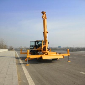 多種配重四驅(qū)越野吊車 爬坡吊重行走越野吊車 輪式起重機(jī)