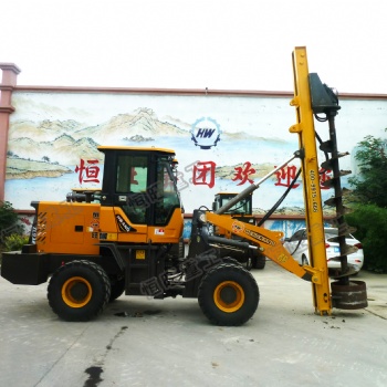 裝載機(jī)改螺旋打樁機(jī)輪式鏟車改裝螺旋鉆頭引孔機(jī)擰地釘光伏電桿樁