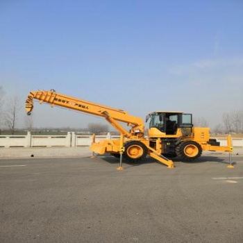 輪式越野起重機(jī) 復(fù)雜地形行走四驅(qū)越野吊車 爬坡吊重行走吊車