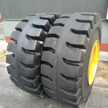 鋼廠50裝載機(jī)實(shí)心輪胎23.5-25 鏟車實(shí)心輪胎 50鏟車實(shí)心輪胎