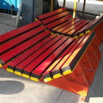 礦用緩沖床 皮帶機(jī)緩沖條 膠帶輸送機(jī)緩沖條