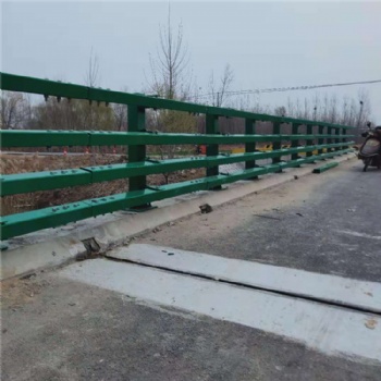 Q235高速公路防撞護(hù)欄 鋼板立柱橋梁防撞欄桿 鋼板拼接立柱護(hù)欄