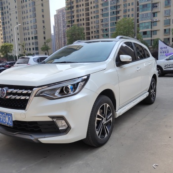 長沙5座越野車自駕多少錢一個月