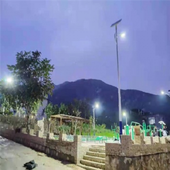 臨汾新農(nóng)村太陽能路燈效果實拍 臨汾鋰電池太陽能路燈