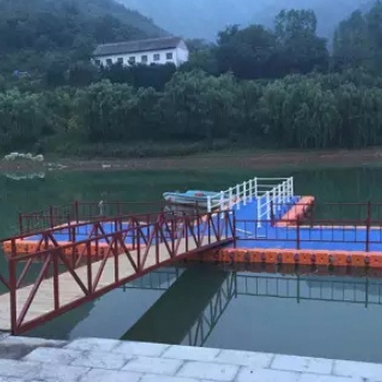 旅游景區(qū)摩托艇泊位浮筒 浮臺(tái) 海上連島浮橋 水上工程浮箱