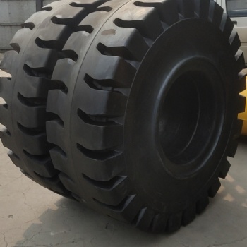鋼廠鐵廠玻璃廠專用30裝載機(jī)實(shí)心輪胎17.5-25